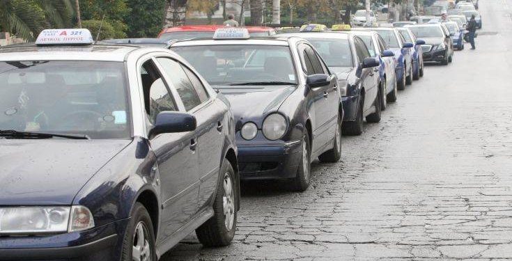 Θεσσαλονίκη: Βρήκε στο ταξί του πορτοφόλι με 5.200 ευρώ και το παρέδωσε
