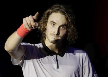 Επική πρόκριση στον 4ο γύρο του Roland Garros για τον Τσιτσιπά – News.gr