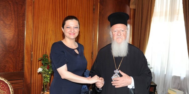 ΔΙΟΝΥΣΙΑ ΑΥΓΕΡΙΝΟΠΟΥΛΟΥ: Στοχευμένες ενέργειες για τη διαχείριση του θρησκευτικού τουρισμού