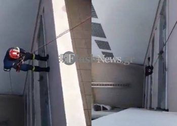 Η επιχείρηση απεγκλωβισμού τραυματισμένης γυναίκας σε διαμέρισμα