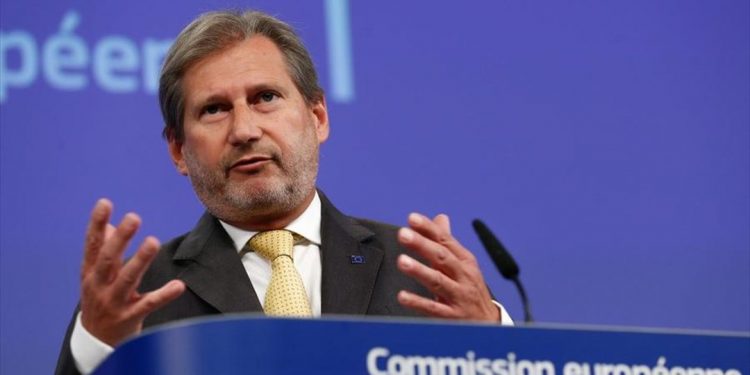 Χαν: Οι ενταξιακές συνομιλίες για την Αλβανία δεν θα ανοίξουν αυτό το καλοκαίρι