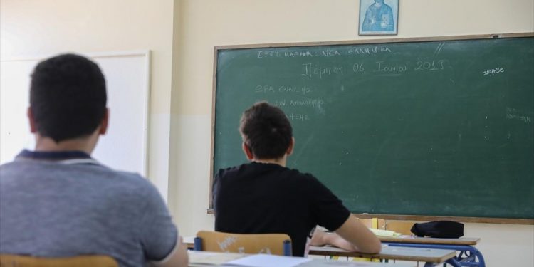Υπ. Παιδείας: Καμία αλλαγή στην εξεταστέα ύλη της Γ' Λυκείου
