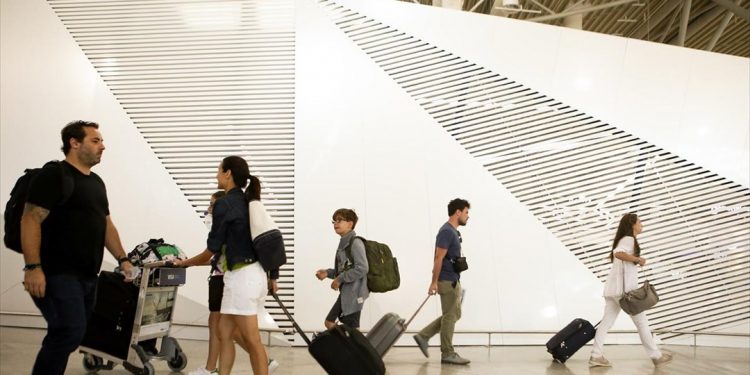 ΥΠΑ: 17 εκατ. ταξιδιώτες το α' πεντάμηνο 2019 στα ελληνικά αεροδρόμια