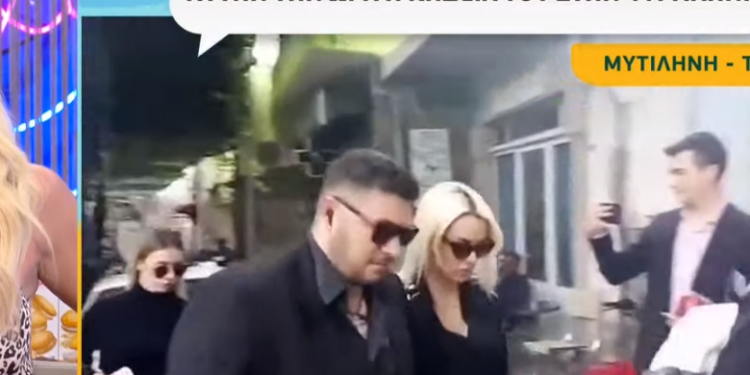 Τραγική φιγούρα η Στέλλα Μιζεράκη στην κηδεία του – News.gr