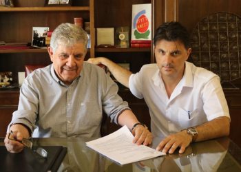 ΔΗΜΟΣ ΠΥΡΓΟΥ: Υπογράφτηκε η σύμβαση κατασκευής του έργου “Κάλυψη αποχετευτικού αγωγού στο σιδηροδρομικό σταθμό Αγίου Ηλία” (βίντεο)