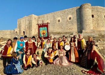 8ο ΔΙΕΘΝΕΣ ΦΕΣΤΙΒΑΛ ΑΝΔΡΑΒΙΔΑΣ – ΚΥΛΛΗΝΗΣ: Ένα Μυστικό Τραγούδι μάγεψε το πολυπληθές κοινό στο Παραμυθένιο Κάστρο Χλεμούτσι