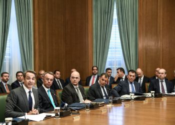 ΜΗΤΣΟΤΑΚΗΣ ΠΡΟΣ ΥΠΟΥΡΓΟΥΣ: “Να έχετε ψηλούς στόχους αλλά χαμηλό βλέμμα” (βίντεο)