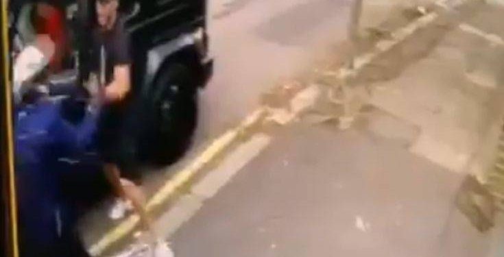 Επιτέθηκαν με μαχαίρι στον Οζίλ,τον έσωσε ο συμπαίκτης του Κολάσινατς – Newsbeast