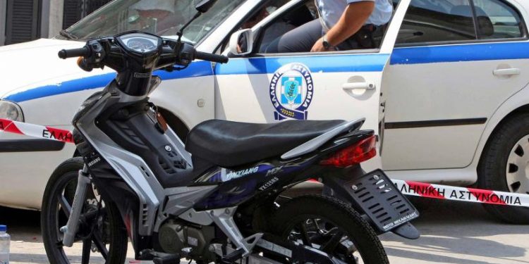 ΠΥΡΓΟΣ: Οδηγός έχασε τον έλεγχο και μπήκε σε κατάστημα!