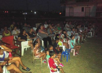 Απόλαυσαν την προβολή – Στήριξαν το «Χαμόγελο»