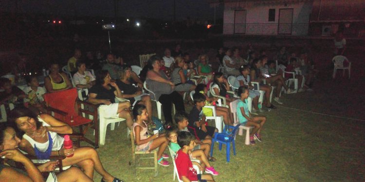 Απόλαυσαν την προβολή – Στήριξαν το «Χαμόγελο»