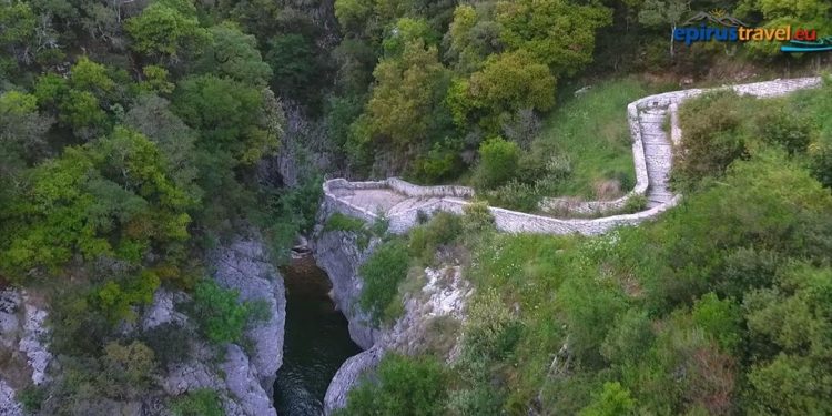 Αχέροντας ποταμός: Οι «πύλες του Άδη»