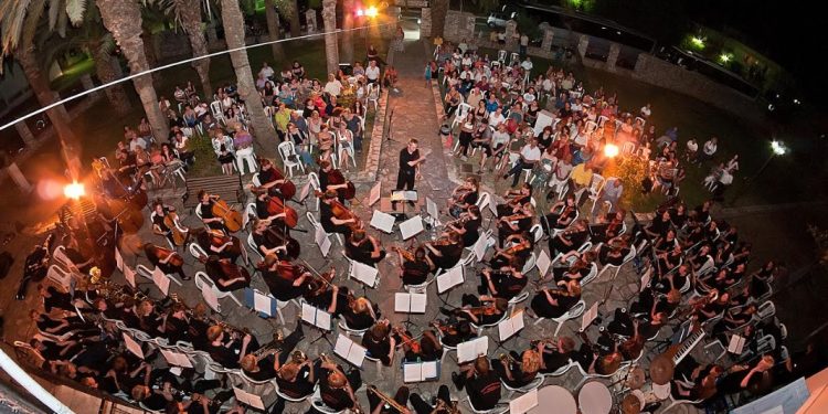 ΔΙΕΘΝΕΣ ΦΕΣΤΙΒΑΛ ΔΗΜΟΥ ΑΝΔΡΑΒΙΔΑΣ – ΚΥΛΛΗΝΗΣ: Ποιοτικές εκδηλώσεις με την υπογραφή του Γιώργου Βούκανου