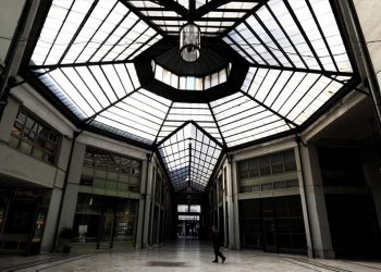 ΕΥ: Το 70% των επενδυτών «κοιτάζει» την Ελλάδα υπό προϋποθέσεις