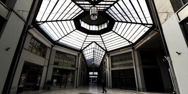 ΕΥ: Το 70% των επενδυτών «κοιτάζει» την Ελλάδα υπό προϋποθέσεις