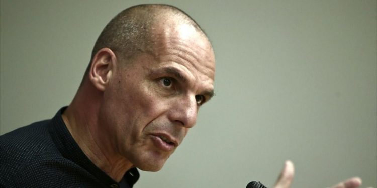 Γ. Βαρουφάκης: Προτεραιότητα η απόδραση από την ταξική χρεοδουλοπαροικία