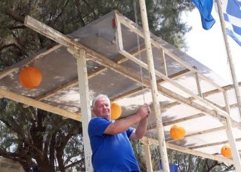 ΠΑΡΑΛΙΑ ΚΟΥΡΟΥΤΑΣ: Στον ιστό της, κυματίζει και για το 2019 η Γαλάζια Σημαία