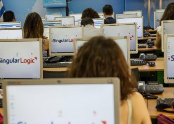 Η κατανομή των εδρών σύμφωνα με τη SingularLogic