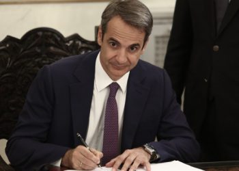Το νέο μοντέλο διακυβέρνησης Μητσοτάκη: Τέλος οι προσλήψεις συγγενών, μείωση μετακλητών