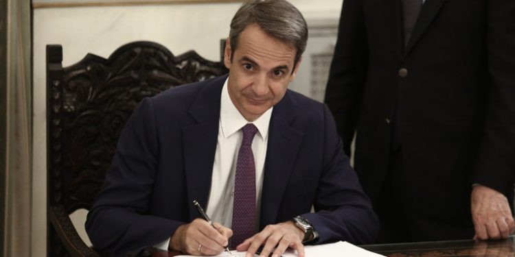 Το νέο μοντέλο διακυβέρνησης Μητσοτάκη: Τέλος οι προσλήψεις συγγενών, μείωση μετακλητών