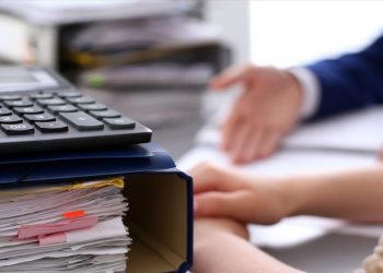 Σαρωτικοί έλεγχοι σε συμβολαιογράφους από την ΑΑΔΕ