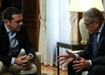 Σε εξέλιξη η συνάντηση Τσίπρα - Ρέγκλινγκ