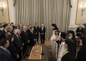 Τελετές παράδοσης - παραλαβής: Πιάνει δουλειά η νέα κυβέρνηση