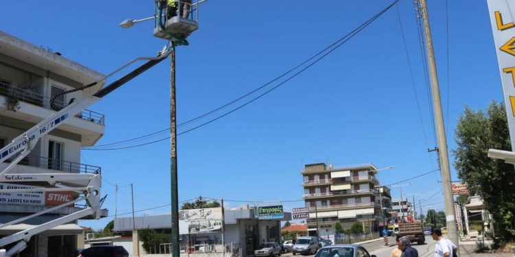ΔΗΜΟΣ ΠΥΡΓΟΥ: Αποκαταστάθηκαν οι καμμένοι λαμπτήρες στο Πύργο (βίντεο)