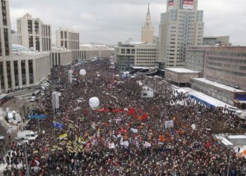 Δεκάδες χιλιάδες και πάλι στους δρόμους της Μόσχας