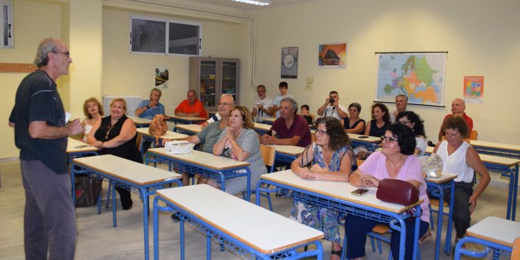 ΛΕΧΑΙΝΑ: Μετα απο 40 χρόνια πάλι στα ίδια θρανία!