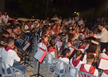 ΦΙΛΑΡΜΟΝΙΚΗ ΛΕΧΑΙΝΩΝ: Εντυπωσιακή συναυλία στους Φιλιάτες Θεσπρωτίας (φωτος)