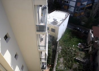 ΑΜΑΛΙΑΔΑ: 60χρονη έπεσε από το μπαλκόνι