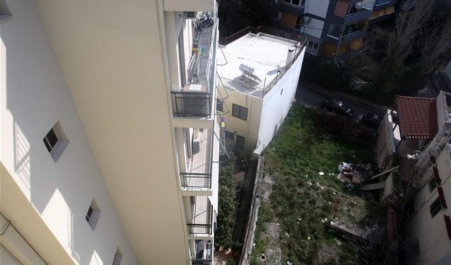 ΑΜΑΛΙΑΔΑ: 60χρονη έπεσε από το μπαλκόνι