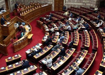 Βουλή: Κατατέθηκε το πολυνομοσχέδιο για ΟΤΑ και άσυλο