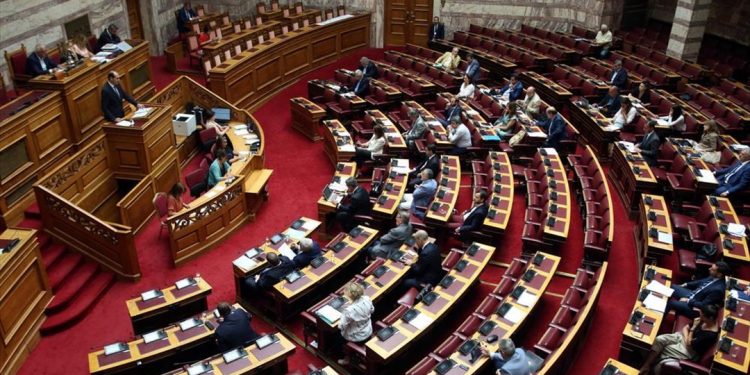 Βουλή: Κατατέθηκε το πολυνομοσχέδιο για ΟΤΑ και άσυλο