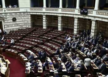 Βουλή: Ψηφίστηκε το νομοσχέδιο για άσυλο, ΟΤΑ