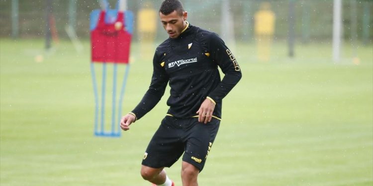 Γιακουμάκης αντί Σαμπανάτζοβιτς στη λίστα της ΑΕΚ για Τραμπζονσπόρ