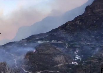 Ισπανία: Μάχη με τις φλόγες στις Κανάριες Νήσους