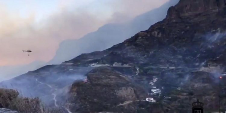 Ισπανία: Μάχη με τις φλόγες στις Κανάριες Νήσους