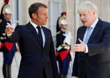 Μακρόν προς Τζόνσον: Η τύχη της Βρετανίας αποκλειστικά δική σας επιλογή