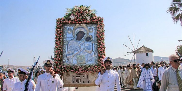 Πάρος: Με λαμπρότητα ο εορτασμός της Κοίμησης της Θεοτόκου στην Παναγία Εκατονταπυλιανή