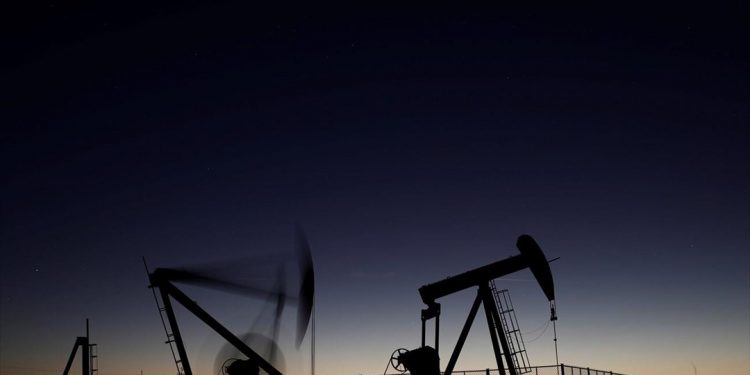 Πετρέλαιο: Ελαφρά ανάκαμψη, αλλά παραμένει κοντά σε χαμηλά επτά μηνών