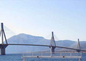 Πόντιση του πρώτου υποβρύχιου καλωδίου 400 kV