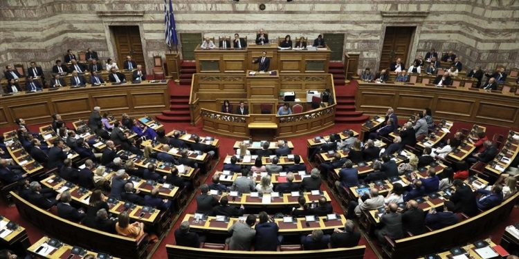Στο «φουλ» οι μηχανές για την ψήφιση συνολικά 10 νομοσχεδίων