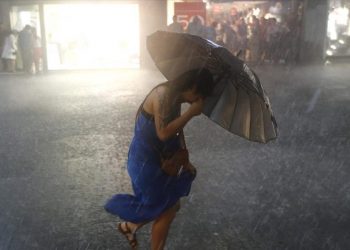 Χάος στην Κωνσταντινούπολη από την έντονη βροχόπτωση