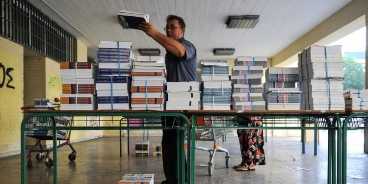 Υπ. Παιδείας: Στα σχολεία ήδη τα βιβλία, θα καλυφθούν όλες οι κενές θέσεις εκπαιδευτικών