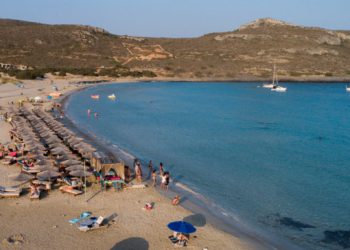 Ξαναβρίσκει τους ρυθμούς της μετά την πυρκαγιά η Ελαφόνησος