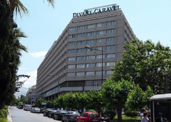 Πυροβόλησε με καραμπίνα μπροστά στο ξενοδοχείο «Κάραβελ» – News.gr