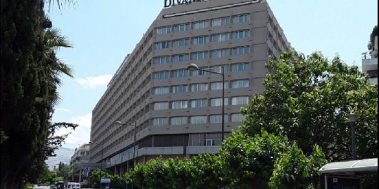 Πυροβόλησε με καραμπίνα μπροστά στο ξενοδοχείο «Κάραβελ» – News.gr