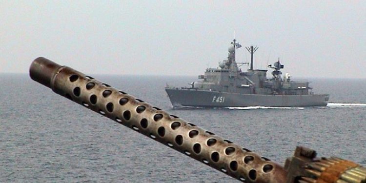 «Βράζει» η θάλασσα στο Καστελόριζο με έλληνες και τούρκους να διεξάγουν ασκήσεις στην ίδια περιοχή